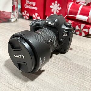 Canon 5D Mark IV with EF24-70mm 2.8 II & 430EXIII-RT Flash